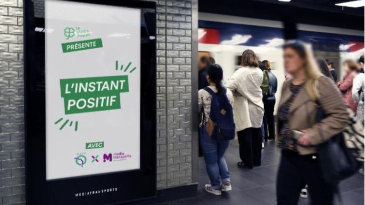 L'Instant Positif : affiche dans une station de métro